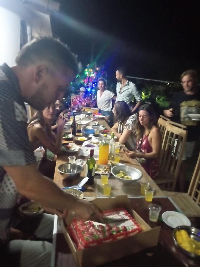 Siri Medura Surf Yoga Meditation Guesthouse And Hostel เวลิกามา ภายนอก รูปภาพ